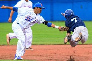 LEFTIES: New squad drops inaugural game, but big crowd enjoys the show