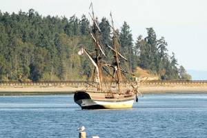 Lady Washington runs aground in Sequim Bay