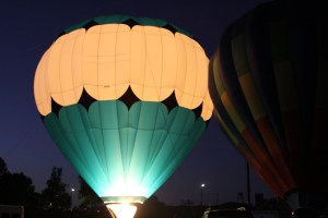 The hot air balloon "Diamond Sun" doing a "balloon glow" like the one tonight. Morning Star Balloon Co.