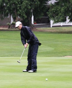 Cal golfer Marianne Li watches her final putt at the Washington State Women's Amateur at SunLand Golf & Country Club in Sequim on Thursday. Li won the 54-hole event by two strokes over Brigham Young University's Lauren Atkinson. (Dave Logan/for Peninsula Daily News)