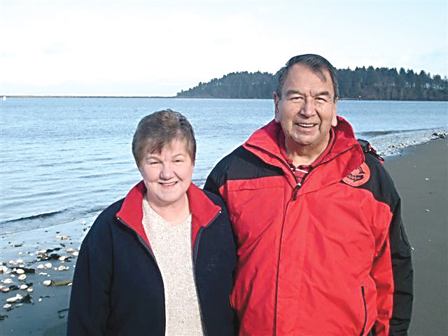 Olympic Coast National Marine Sanctuary 2015 Volunteers of the Year Sally and Paul Parker. (Heidi Pedersen/NOAA)