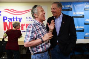 Wayne Lubin talks with Gov. Jay Inslee