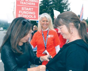 KING-TV reporter Elisa Hahn