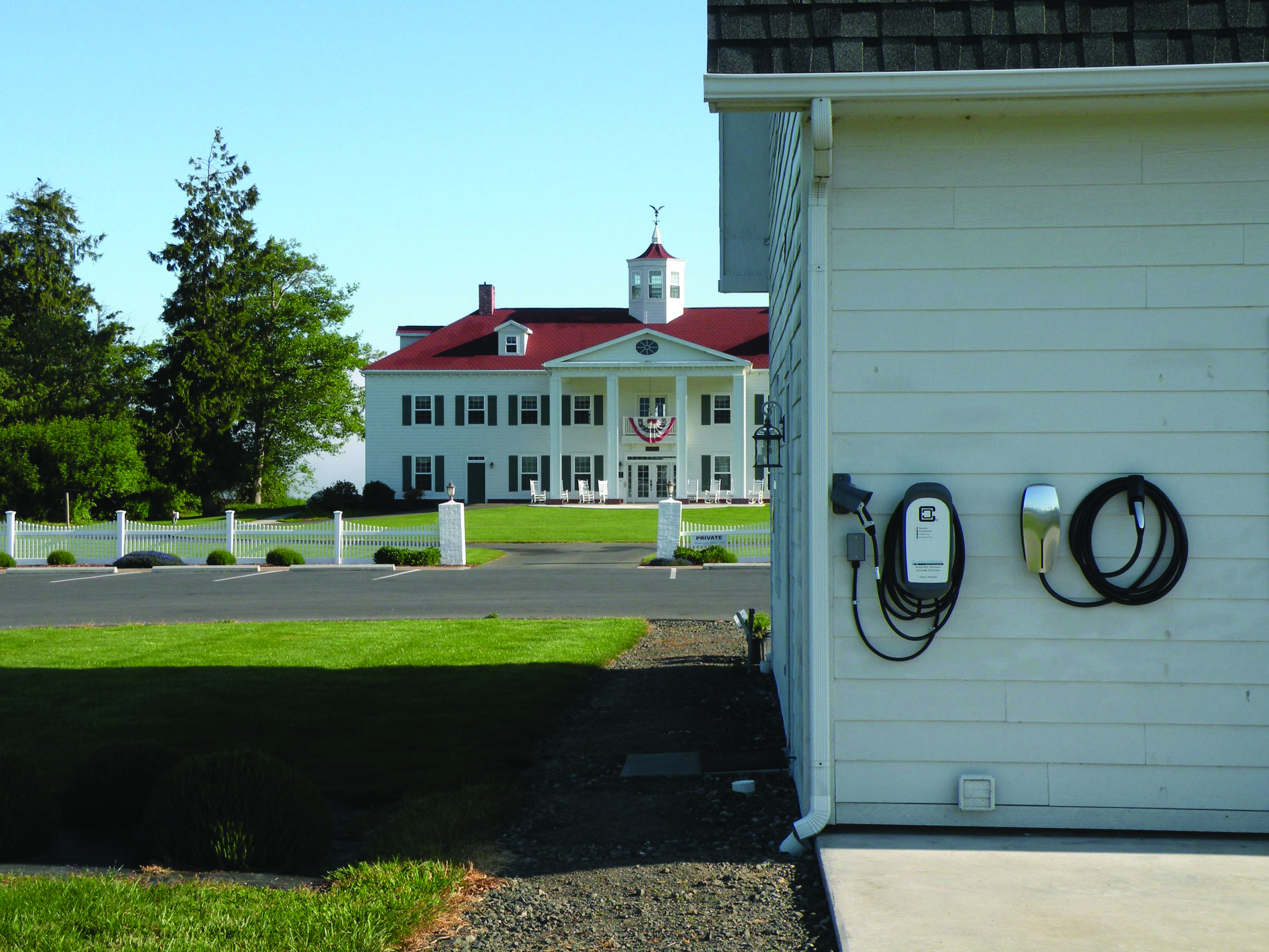 Charging stations at George Washington Inn ()