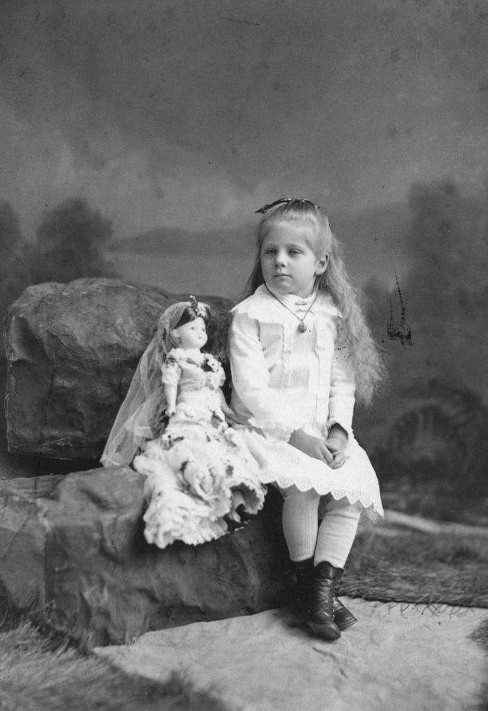 Elizabeth Bessie Montgomery Minor poses in 1879. (Jefferson County Historical Society)