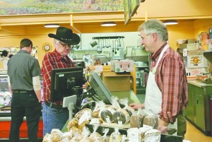 Food Co-op customer Curt Sicklovan purchases his lunch from Seth Hager on Monday. Co-op management made a presentation to the Jefferson County Chamber of Commerce on Monday. Charlie Bermant/Peninsula Daily News
