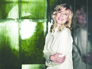 Julie Naylor plays the Highway 20 Road House in Port Townsend on Friday.