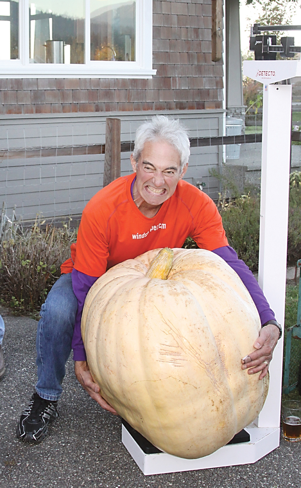 200-pounder biggest pumpkin in neighborhood contest | Peninsula