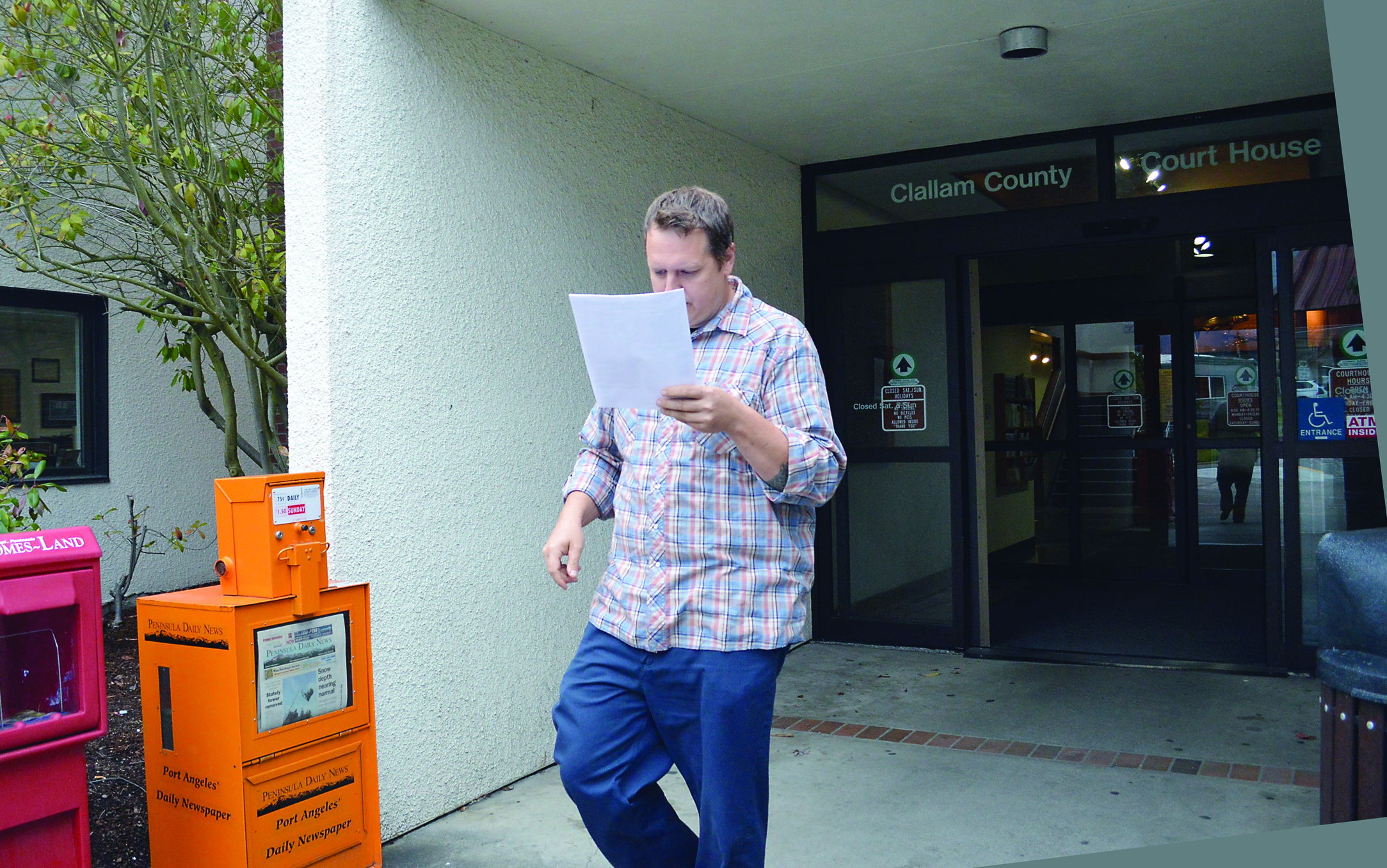 Steve Markwell departs the Clallam County Courthouse on Friday following a Superior Court hearing.  Photo by Joe Smillie/Peninsula Daily News