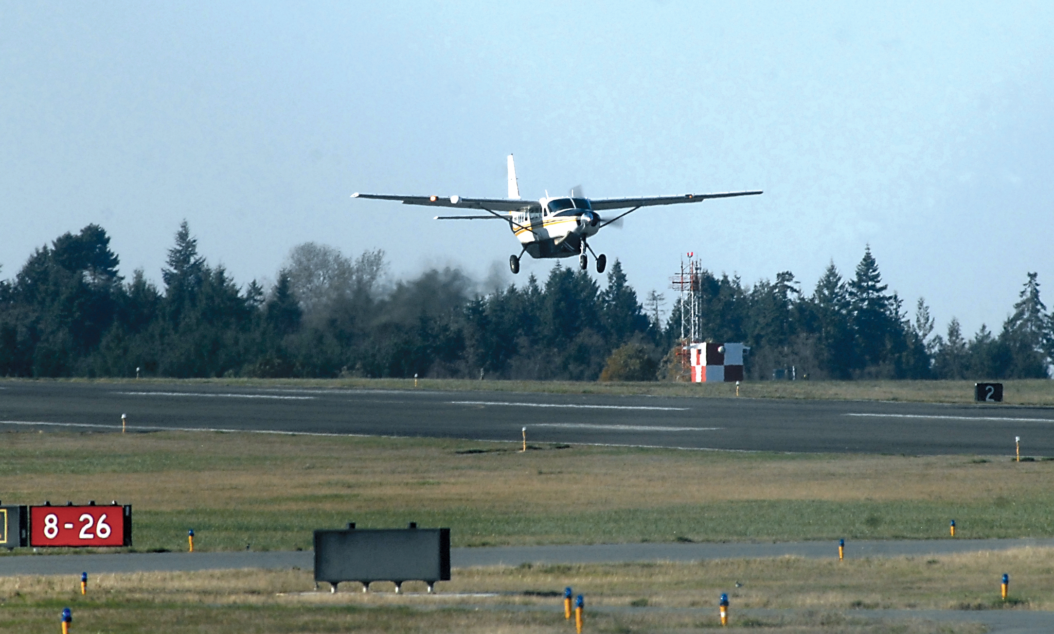 Kenmore Air Express final scheduled flight takes off from William R. Fairchild International Airport on Nov. 14. Photo by Keith Thorpe/Peninsula Daily News