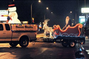 Frosty and Santa enter the parade route on the JTs Sweet Stuffs float in Forks 2014 Twinkle Light Parade.  Lonnie Archibald/for Peninsula Daily News