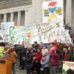 On the opening day of the 2018 legislative session in Olympia on Monday, speaker Paul Che oke ten Wagner from the Sanich First Nations extols a crowd of several hundred supporters to protect the environment for the sake of children and future generations during the Climate Countdown Day 1 rally on the steps of the Capitol. (The Associated Press)