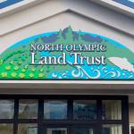 Peninsula artist uses talents for land trust project