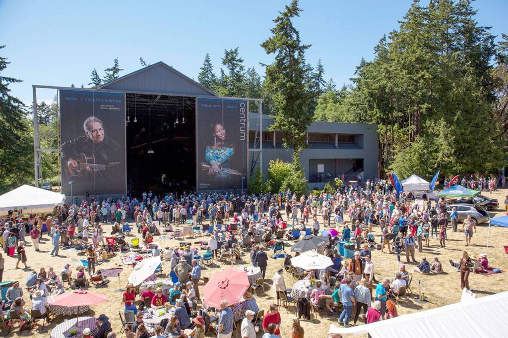 A crowd gathers for Fiddletunes at Centrum in 2017.