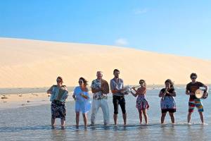 En Canto to play for new Art in the Library exhibit