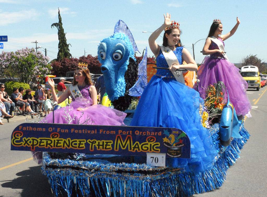 The Fathoms o Fun Festival float from Port Orchard took the Presidents Award. (Keith Thorpe/Peninsula Daily News)