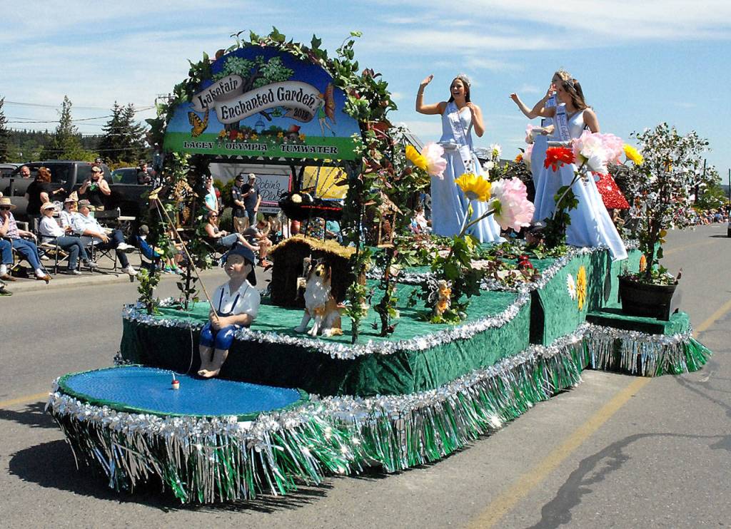 The Mayors Award was presented to the Capital Lakefair float. (Keith Thorpe/Peninsula Daily News)