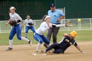 DISTRICT SOFTBALL: Forks stays alive by splitting pair against Castle Rock and La Center