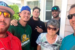 Lefties rescue woman from burning car in Canada