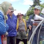 Beans, teepees and pruning set for garden walk