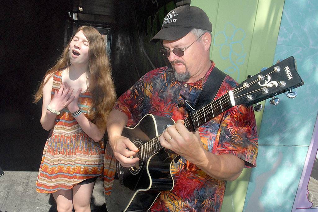 PHOTO: Breezeway busking