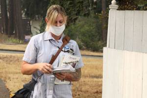 Pollution index soars as wildfire smoke sinks south