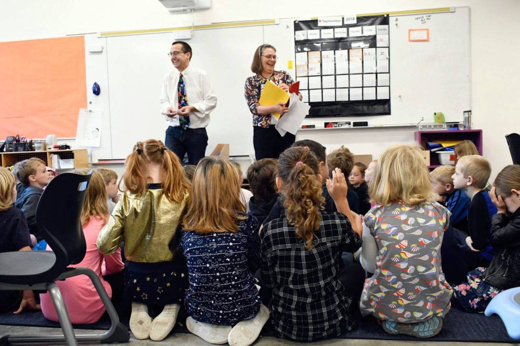 First- and second-grade teachers Peter Braden and Dorothy Stengel ask their students what they like about their new school. (Jeannie McMacken/Peninsula Daily News)
