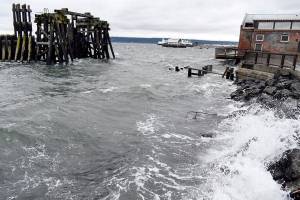 High winds cause power outages, ferry delays in Jefferson County