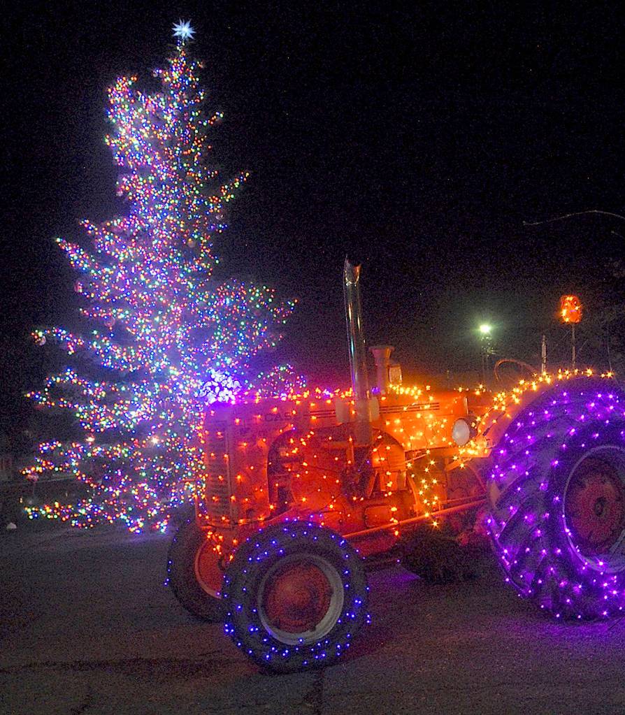 Peninsula ablaze with lights for the holidays