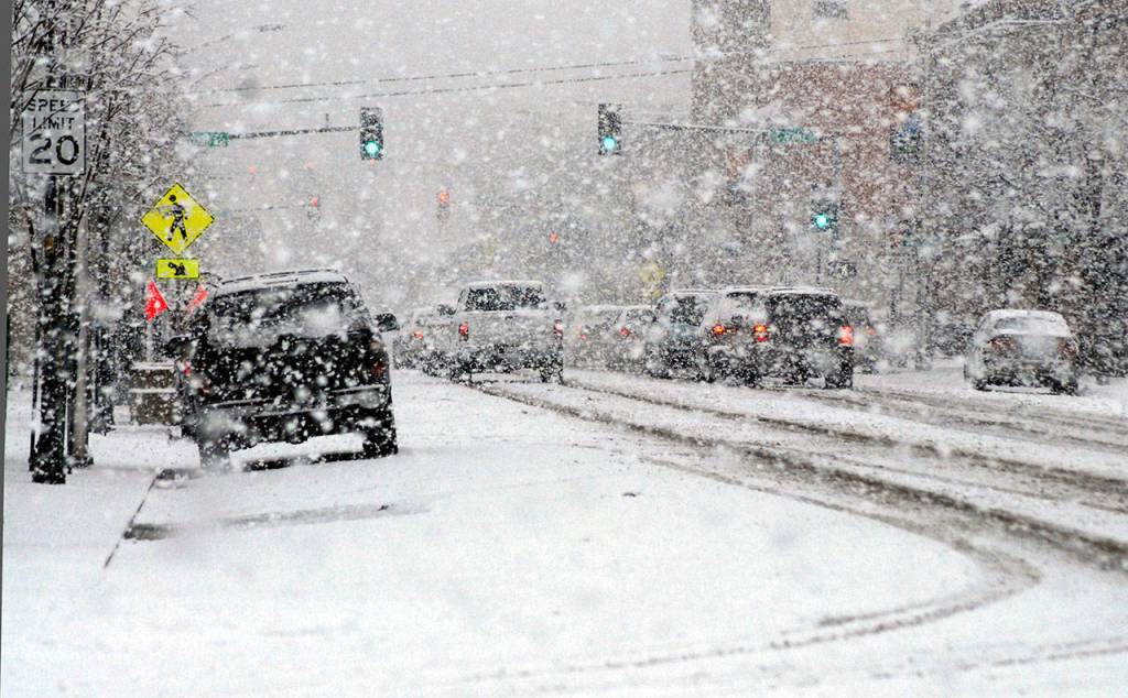 Snow falls in downtown Port Angeles on Friday morning as a winter storm moves onto the North Olympic Peninsula. (Keith Thorpe/Peninsula Daily News)