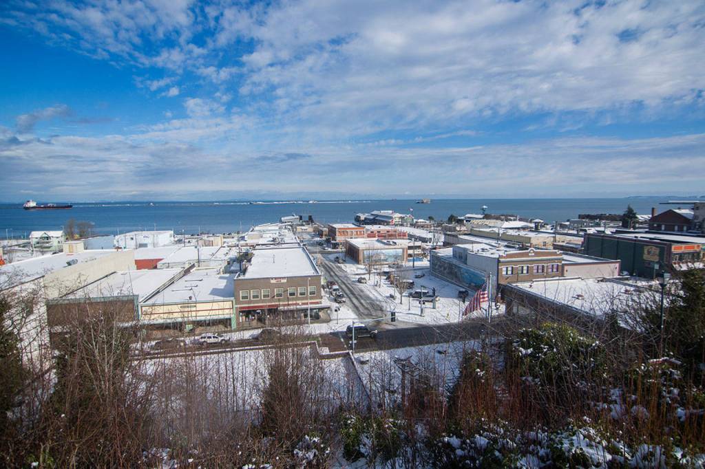 Snow blankets downtown Port Angeles on Sunday. (Jesse Major/Peninsula Daily News)