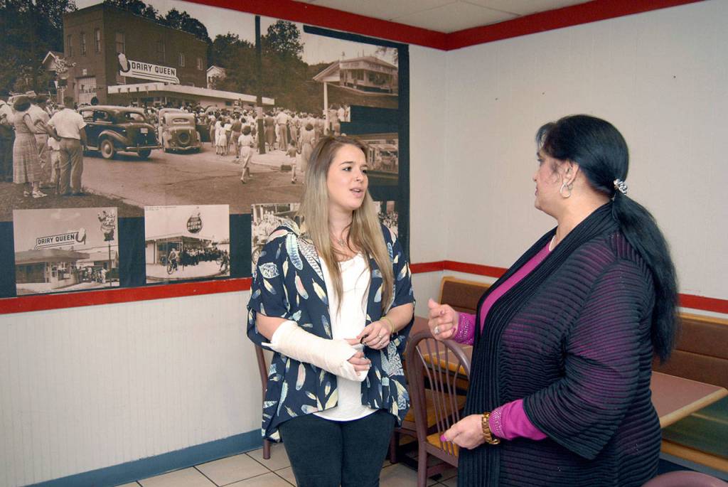 Former Dairy Queen employee Tasha Kellen talks with Dairy Queen owner Kelly Sandhu on Tuesday. (Keith Thorpe/Peninsula Daily News)