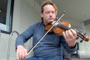 PHOTO: Port Townsend busker fiddles for funds in Sequim