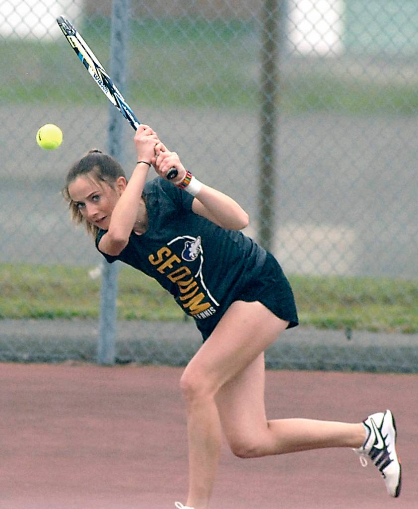 <strong>Keith Thorpe</strong>/Peninsula Daily News                                Sequims Isabelle Hugoniot returns the ball during Tuesdays match against Port Angeles Summer Olsen at Port Angeles High School.
