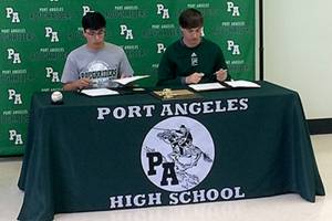 COLLEGE BASEBALL: Port Angeles teammates sign with Umpqua