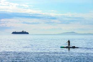 PHOTO: Paddlin’ by in the Strait of Juan de Fuca