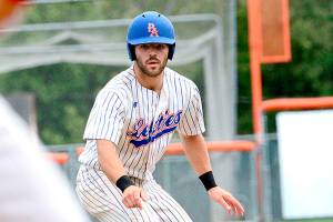 PORT ANGELES LEFTIES: Team returns several players from last year