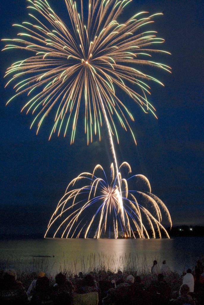 Spectators watch from Hollwood Beach as Independence Day fireworks light up Port Angeles Harbor. (Keith Thorpe/Peninsula Daily News)