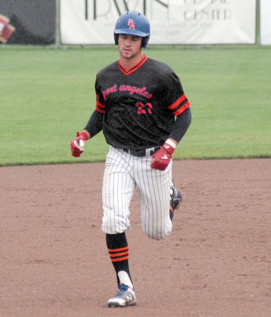 LEFTIES: Kinsky, Chavez team on 3-hitter as Port Angeles wins pitchers’ duel