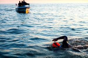 Currents force Strait swimmer to call off attempted crossing