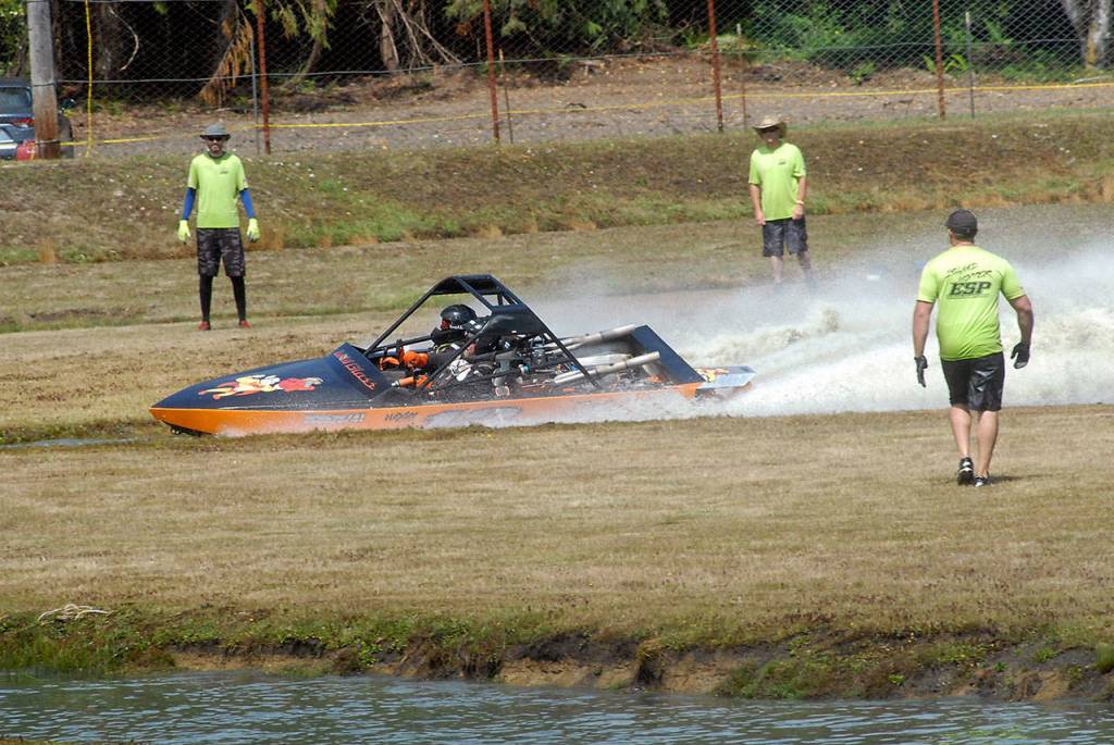 Keith Thorpe/Peninsula Daily News A 400-class boat driven by Scott Saxton and navigated by Taydra Reichert weaves its way around the Extreme Sports Park course as members of the island hopper safety crew look on during Saturdays races.
