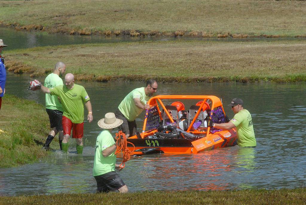 Keith Thorpe/Peninsula Daily News An unlimited class boat driven by Dean Lautenschlager and navigated by Jack Brusman is pushed back into the water after running aground on Saturday.
