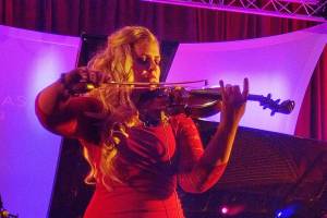 Jennifer Thomas to perform for first time in Sequim on Aug. 22