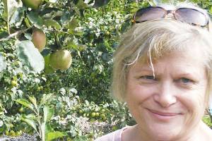 Woodcock Walkabout focus is on fruit, flowers Thursday