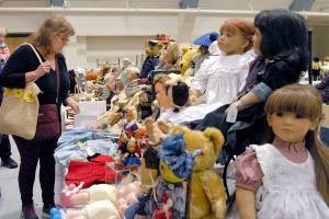 PHOTO: See the last doll: Just Dolls of Washington hosts its final show in Port Angeles