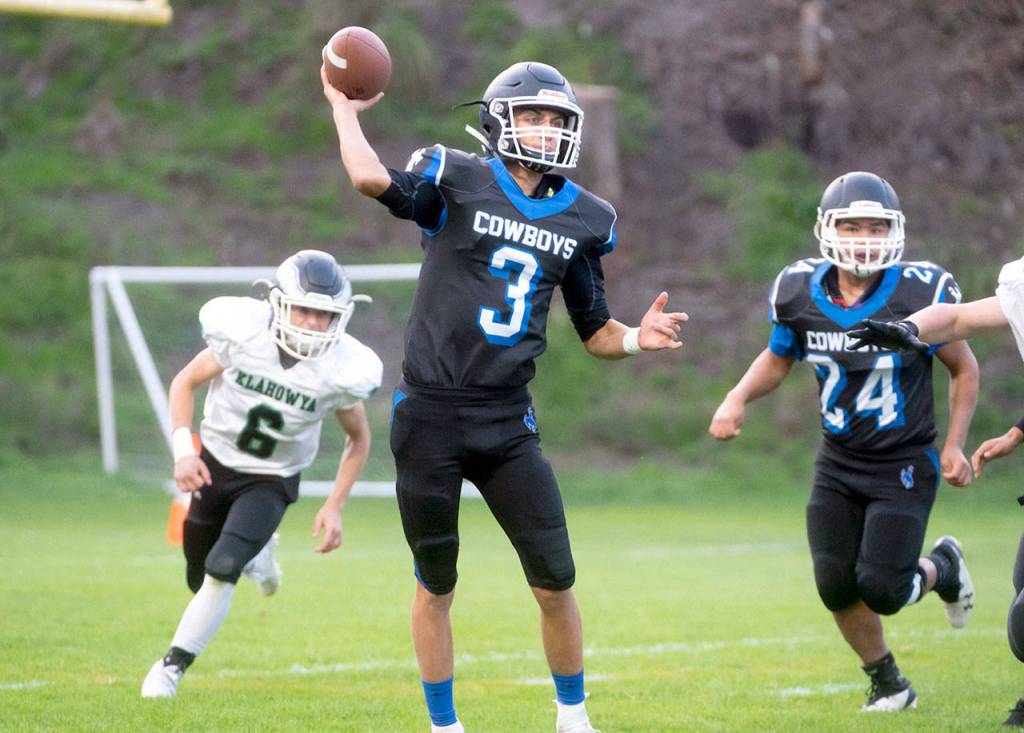 PREP FOOTBALL: Cowboys’ defense holds fast in 22-16 win over Klahowya