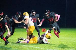 PREP FOOTBALL ROUNDUP: Port Townsend wins thriller with late TD, two-point conversion; Neah Bay romps