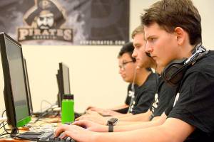 COLLEGE ESPORTS: Peninsula College team holds its first competition