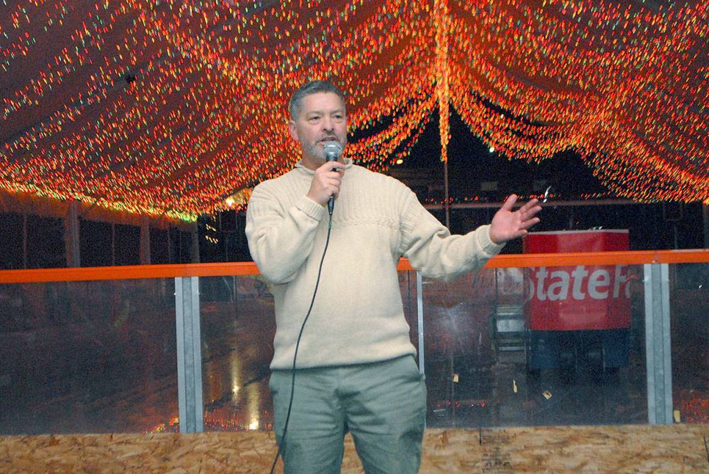 Event emcee Tim Tucker introduces guests at the grand opening of the Port Angeles Ice Village. (Keith Thorpe/Peninsula Daily News)