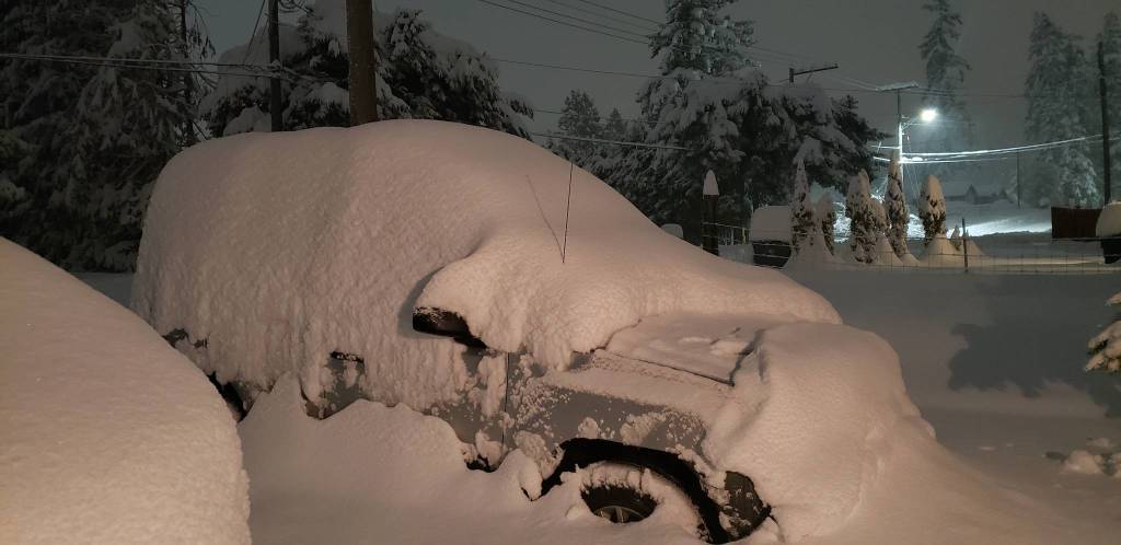 Snow accumulates on a truck in a driveway on Fairmount Avenue in Port Angeles. Snow levels there were at about 18 inches as of 7 a.m. Wednesday morning. (Laura Foster/Peninsula Daily News)